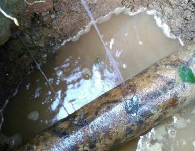 南陵楼顶渗水维修公司分享下地暖漏水的原因及检测方法。